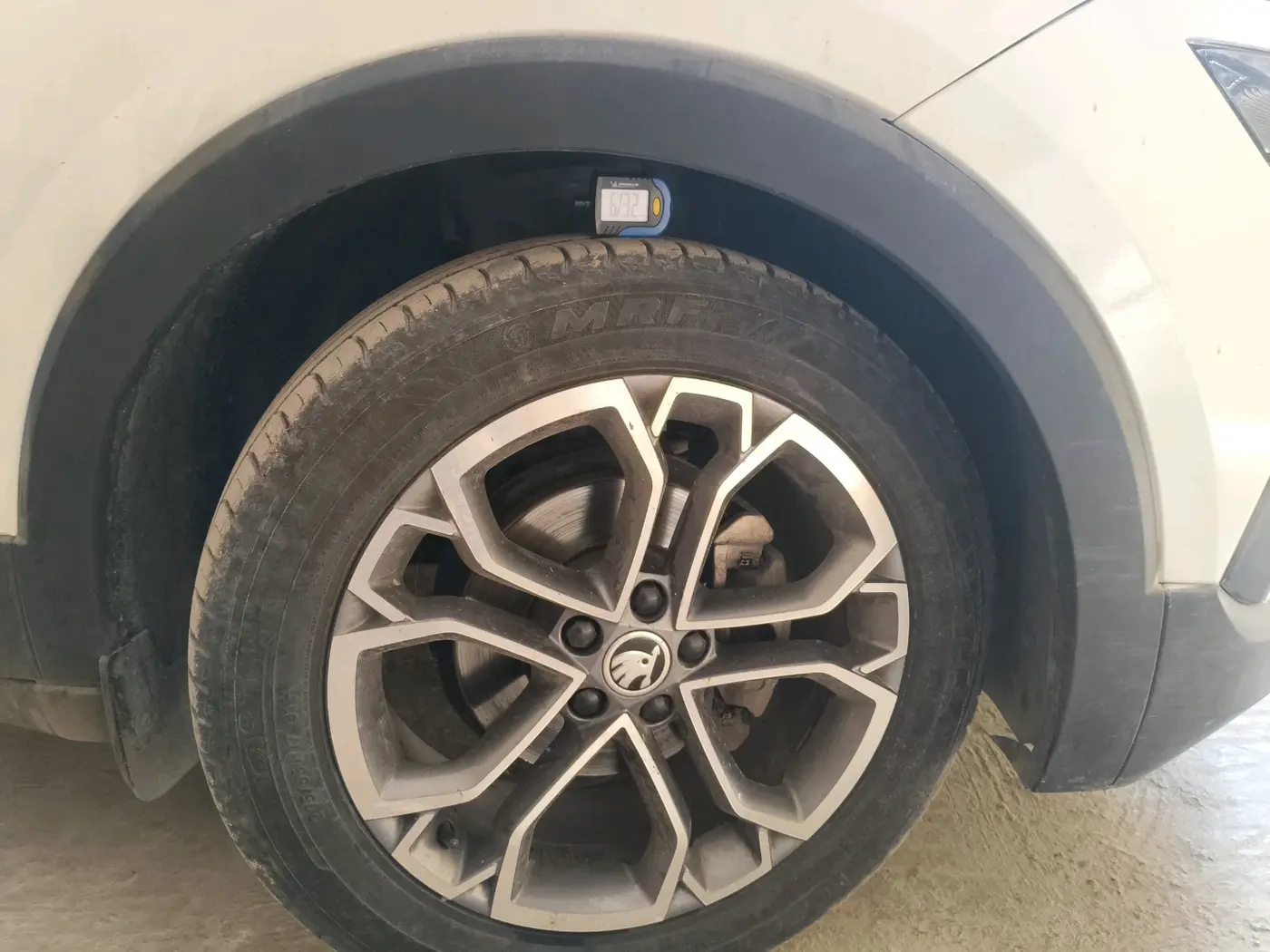 2022 Skoda KUSHAQ STYLE 1.0L TSI MT, Petrol, Manual, 17,992 km, tyre