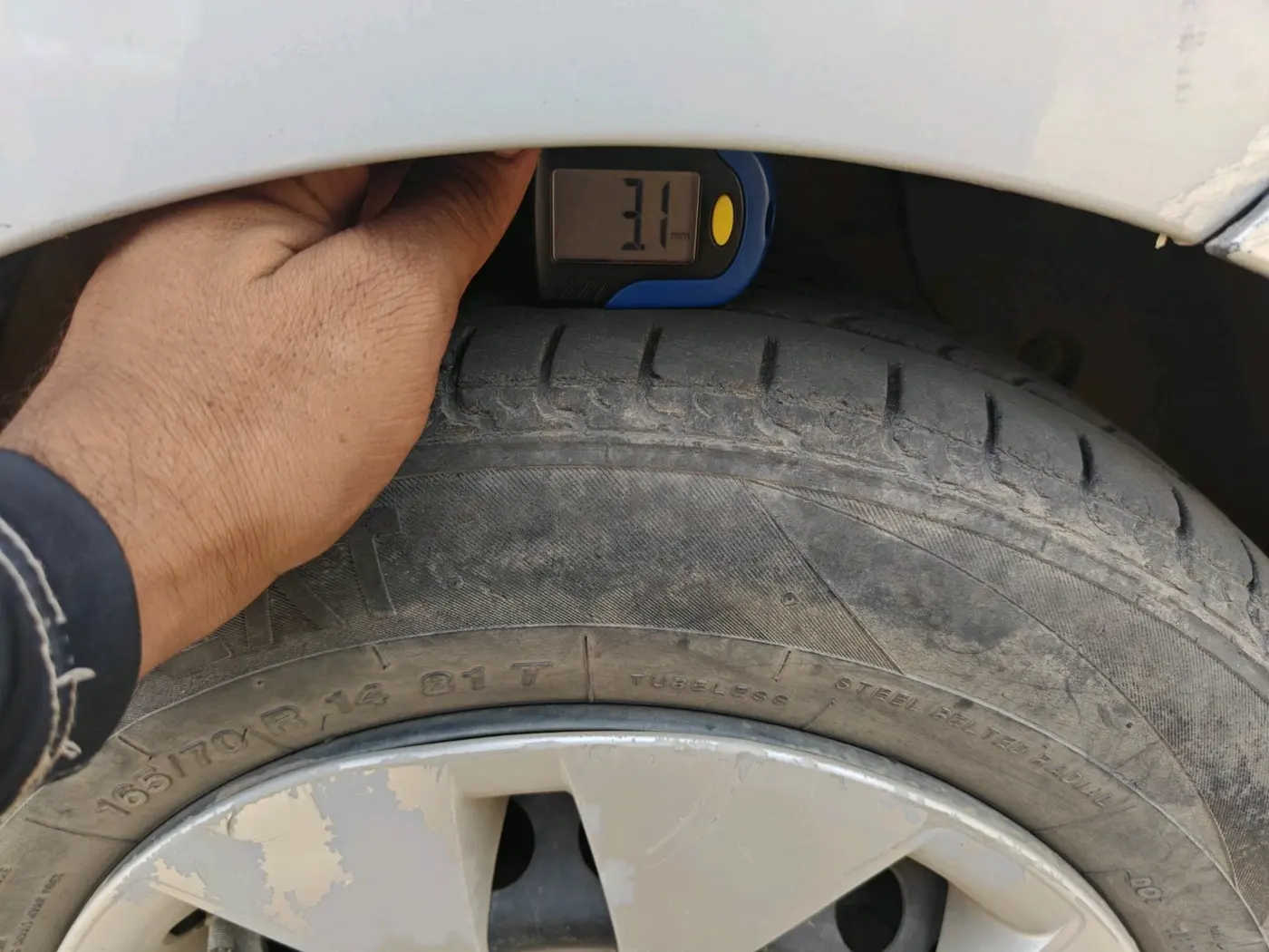 2015 Hyundai Xcent S 1.2, Petrol, Manual, 1,77,800 km, tyre