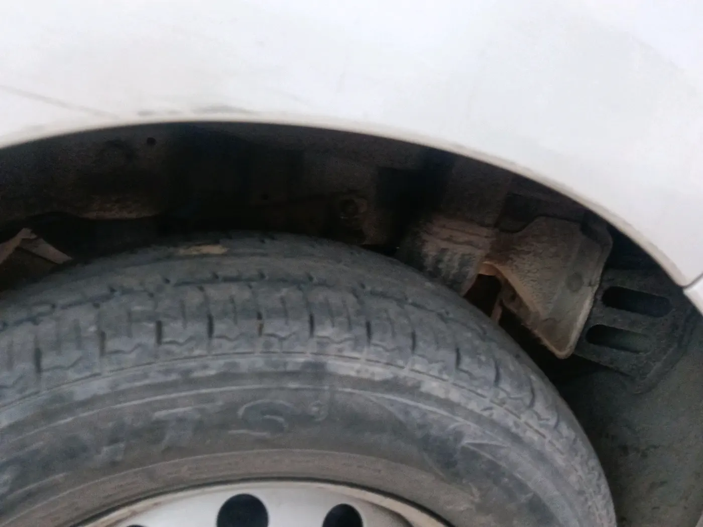 2015 Hyundai Eon ERA +, Petrol, Manual, 1,03,039 km, tyre