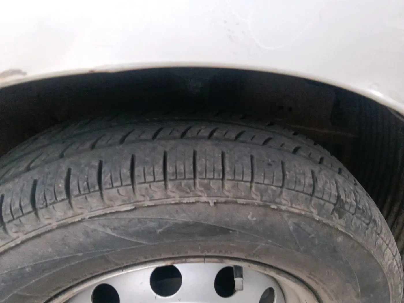 2015 Hyundai Eon ERA +, Petrol, Manual, 1,03,039 km, tyre