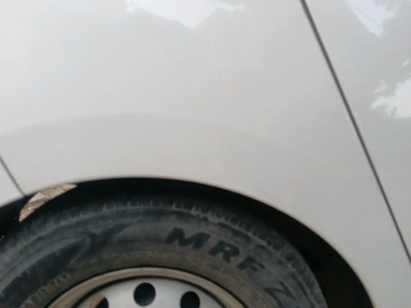 2015 Hyundai Eon ERA +, Petrol, Manual, 1,03,039 km, tyre