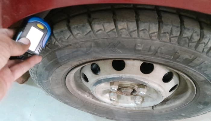 2013 Hyundai Eon ERA +, Petrol, Manual, 72,854 km, tyre