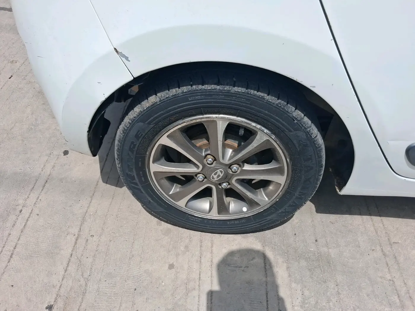 2014 Hyundai Grand i10 ASTA 1.1 CRDI (O), Diesel, Manual, 1,32,198 km, tyre
