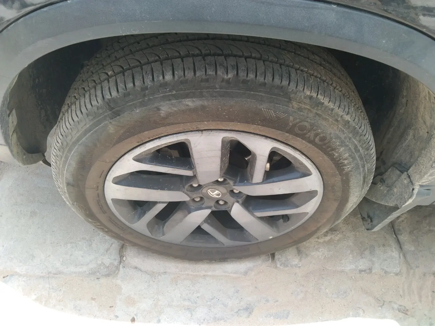 2023 Tata Harrier XZA PLUS 2.0L, Diesel, Automatic, 92,789 km, tyre