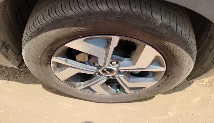 2021 KIA SONET HTX 1.5 AT, Diesel, Automatic, 1,02,115 km, tyre