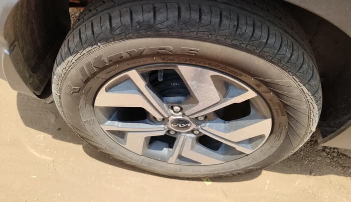 2021 KIA SONET HTX 1.5 AT, Diesel, Automatic, 1,02,115 km, tyre