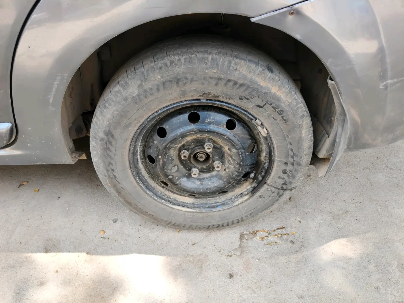 2013 Mahindra Verito 1.5 D6, Diesel, Manual, 2,15,330 km, tyre