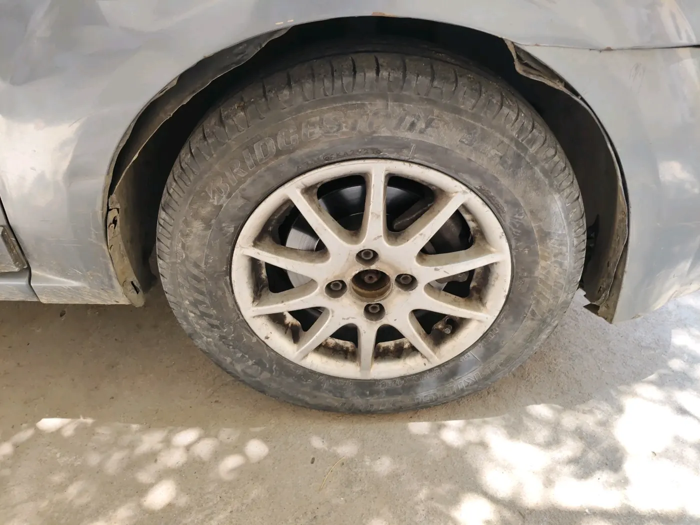 2013 Mahindra Verito 1.5 D6, Diesel, Manual, 2,15,330 km, tyre