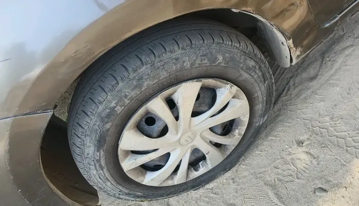 2019 Maruti Dzire VXI, Petrol, Manual, 1,25,799 km, tyre