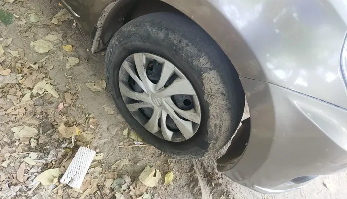 2019 Maruti Dzire VXI, Petrol, Manual, 1,25,799 km, tyre