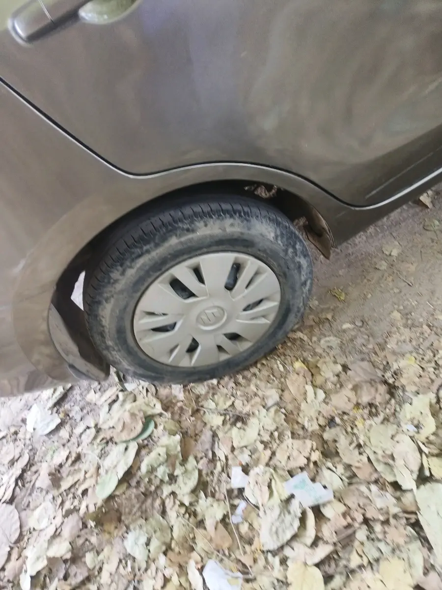 2019 Maruti Dzire VXI, Petrol, Manual, 1,25,799 km, tyre
