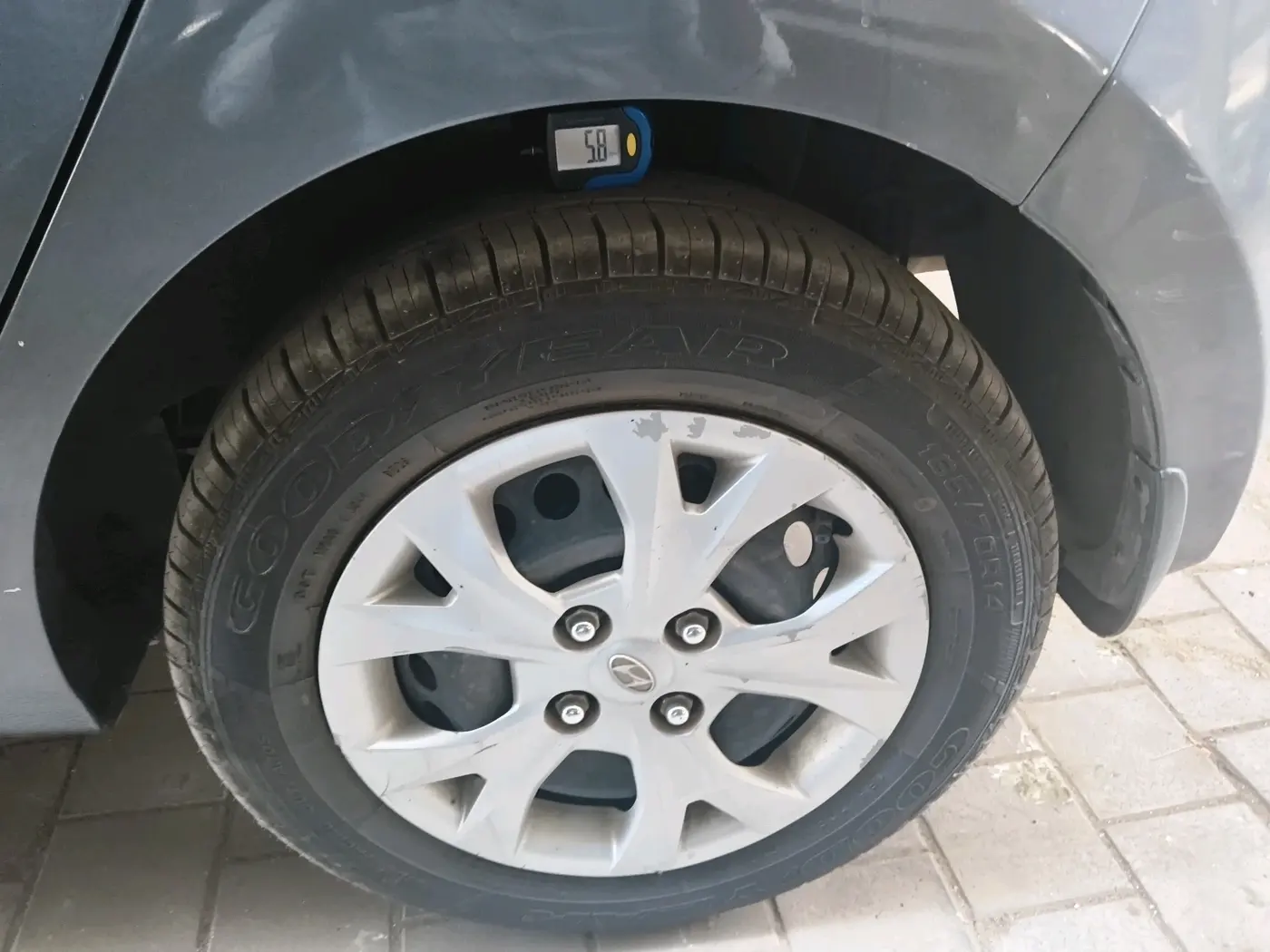 2015 Hyundai Grand i10 SPORTZ 1.2 KAPPA VTVT, Petrol, Manual, 76,049 km, tyre