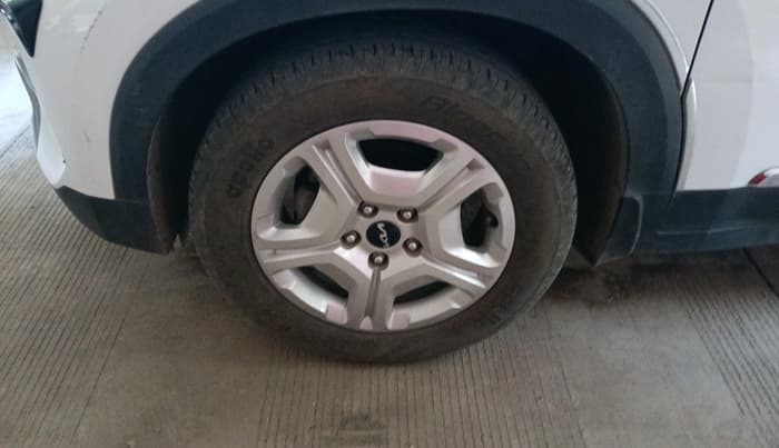 2022 KIA SONET HTK PLUS 1.2, Petrol, Manual, 30,597 km, tyre