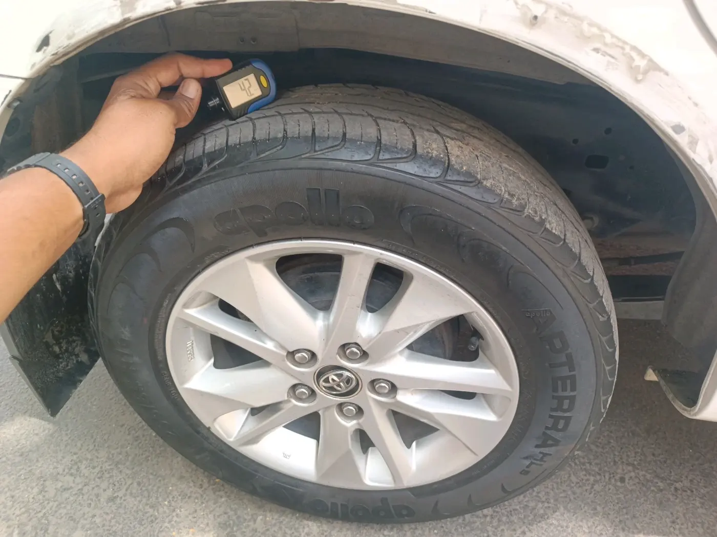 2017 Toyota Innova Crysta 2.8 ZX AT 7 STR, Diesel, Automatic, 1,17,456 km, tyre