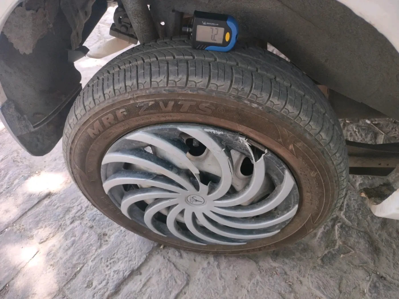 2016 Maruti Wagon R 1.0 LXI CNG, CNG, Manual, 87,179 km, tyre