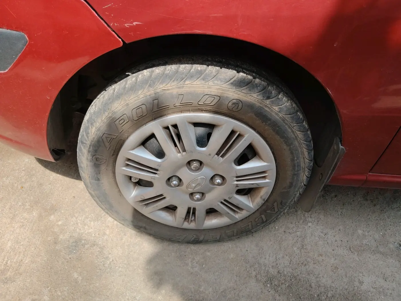 2011 Hyundai Santro Xing GLS, Petrol, Manual, 22,701 km, tyre
