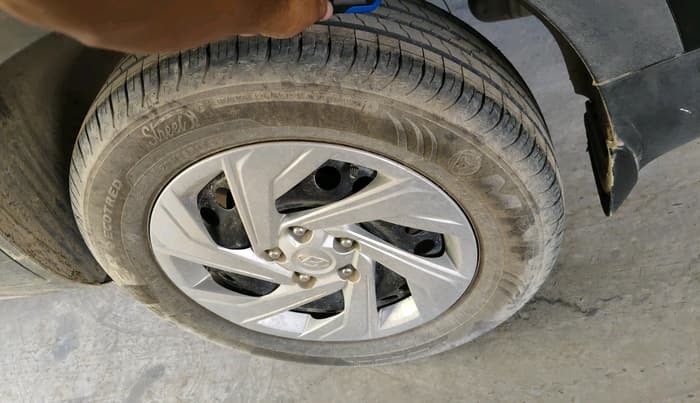 2025 Hyundai Creta EX 1.5 PETROL, Petrol, Manual, 8,376 km, tyre