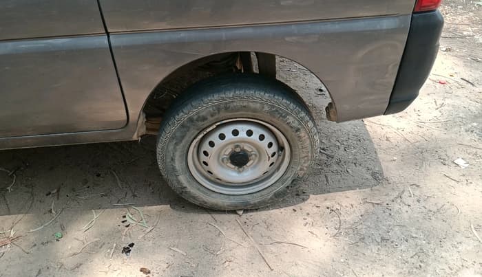 2023 Maruti Eeco 5 STR AC, Petrol, Manual, 28,972 km, tyre