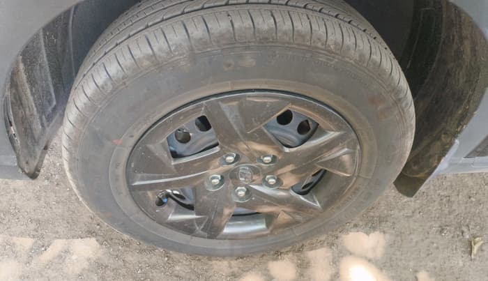2025 Hyundai VENUE S(O) 1.2, Petrol, Manual, 5,495 km, tyre