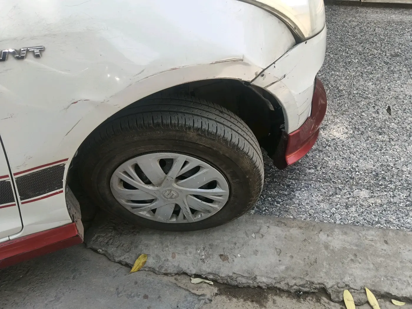 2015 Maruti Swift VXI, Petrol, Manual, 1,50,913 km, tyre