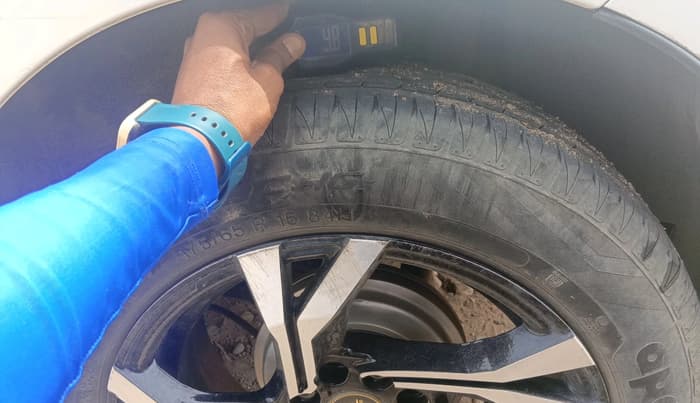 2019 Maruti IGNIS DELTA 1.2 AMT, Petrol, Automatic, 69,691 km, tyre