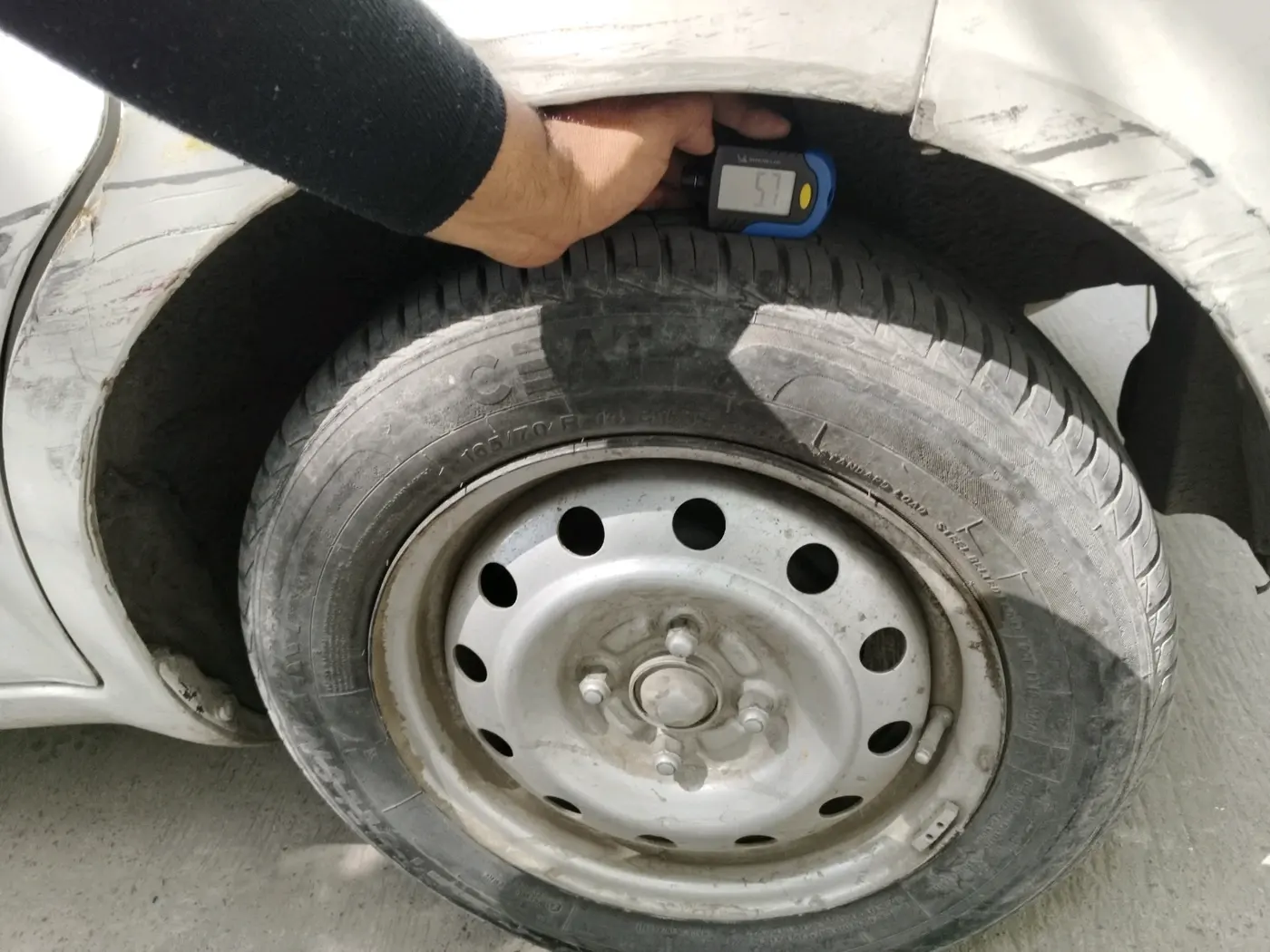 2011 Maruti Ritz LXI, CNG, Manual, 1,21,167 km, tyre