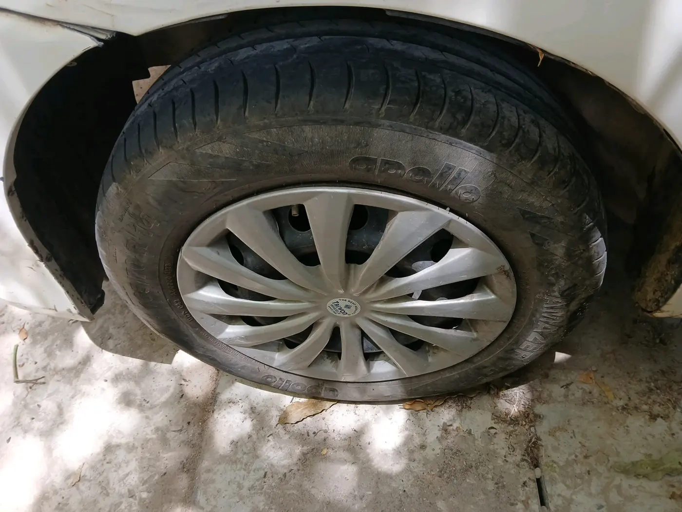 2018 Toyota Etios Liva G, Petrol, Manual, 1,21,745 km, tyre