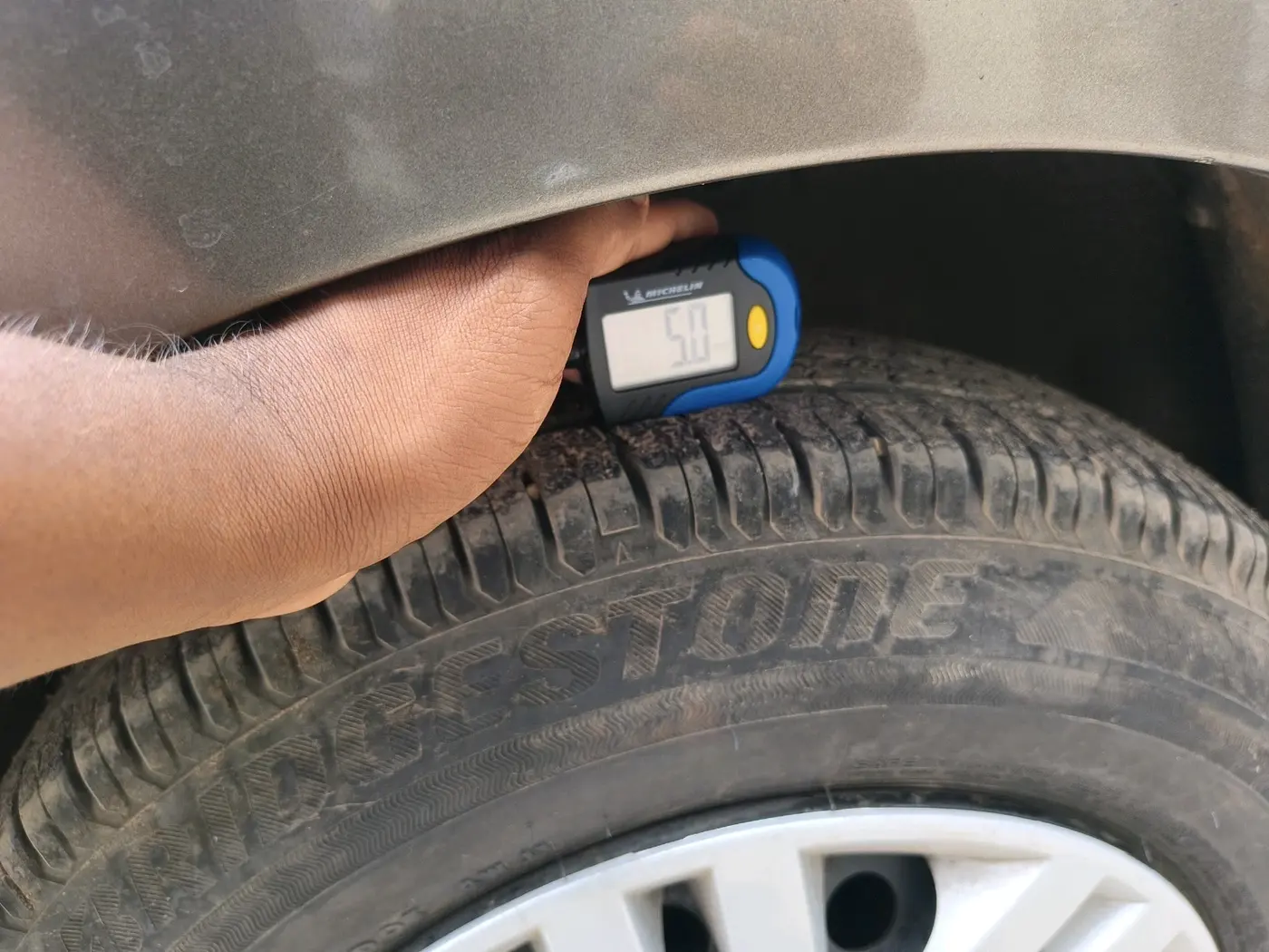 2017 Maruti Dzire VXI, Petrol, Manual, 30,373 km, tyre