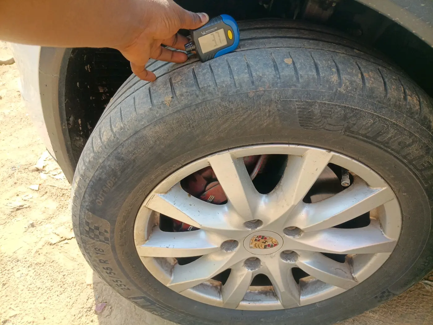 2014 Porsche Cayenne DIESEL, Diesel, Automatic, 1,30,098 km, tyre