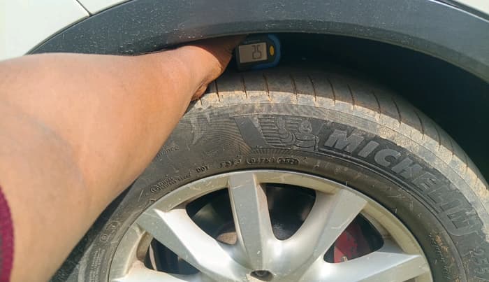 2014 Porsche Cayenne DIESEL, Diesel, Automatic, 1,30,098 km, tyre