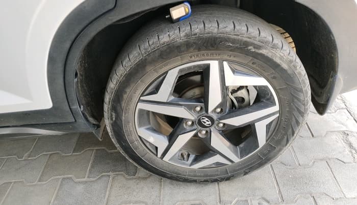 2023 Hyundai ALCAZAR PRESTIGE 1.5 TURBO PETROL MT 7STR, Petrol, Manual, 27,509 km, tyre