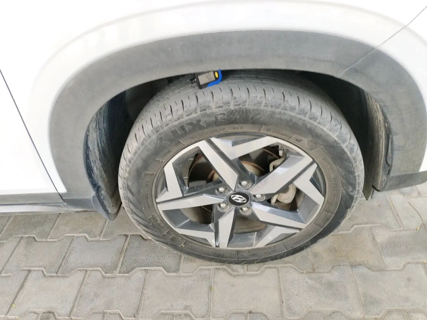 2023 Hyundai ALCAZAR PRESTIGE 1.5 TURBO PETROL MT 7STR, Petrol, Manual, 27,509 km, tyre