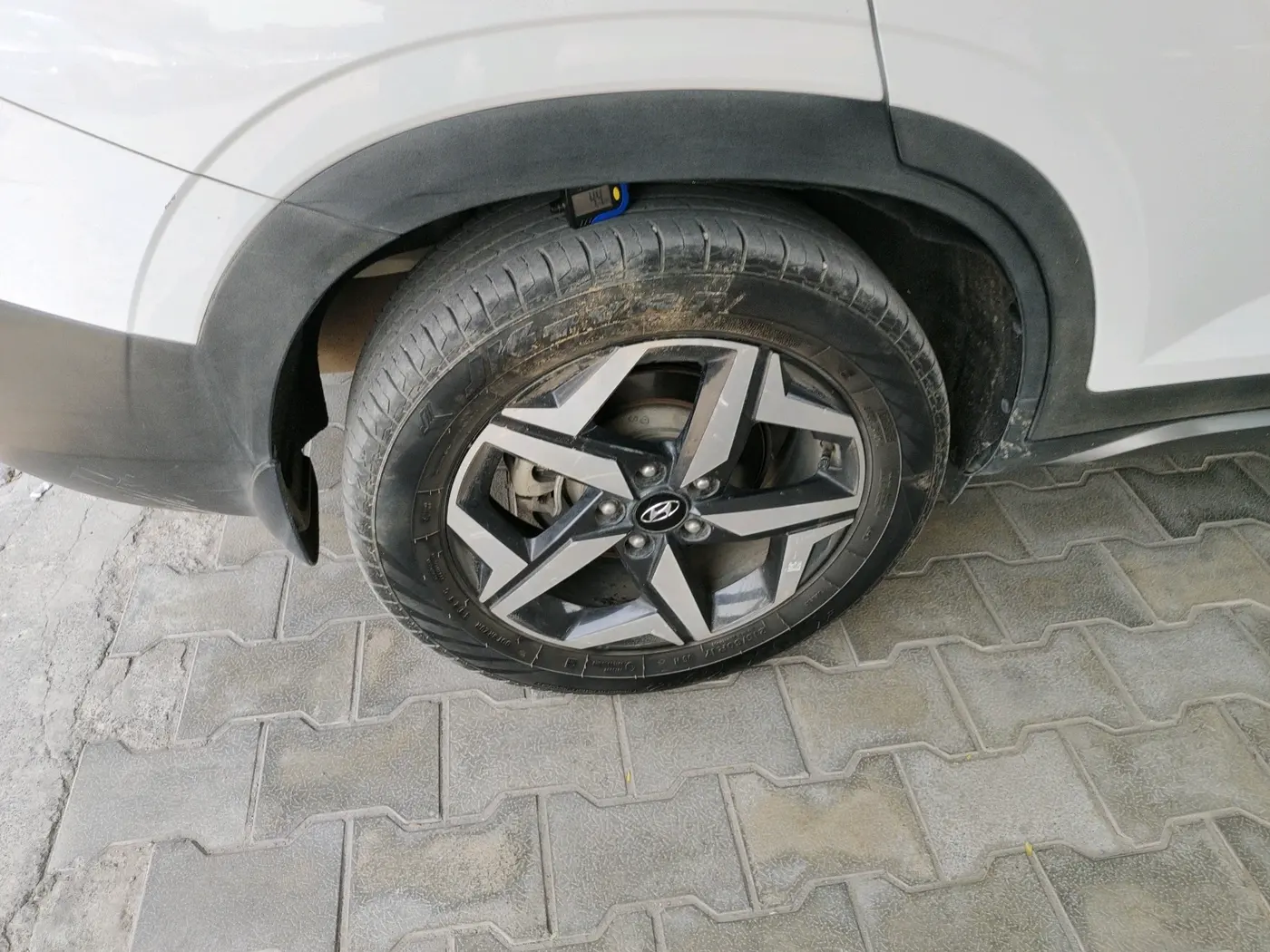 2023 Hyundai ALCAZAR PRESTIGE 1.5 TURBO PETROL MT 7STR, Petrol, Manual, 27,509 km, tyre
