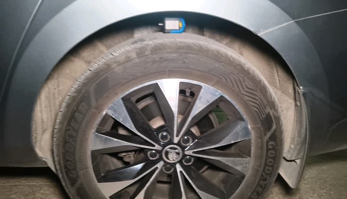 2020 Skoda Superb L&K 2.0 TSI AT, Petrol, Automatic, 83,927 km, tyre