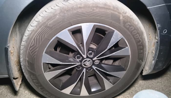 2020 Skoda Superb L&K 2.0 TSI AT, Petrol, Automatic, 83,927 km, tyre