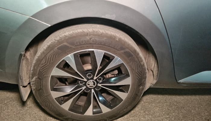 2020 Skoda Superb L&K 2.0 TSI AT, Petrol, Automatic, 83,927 km, tyre