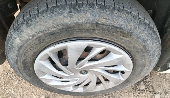 2016 Maruti Swift Dzire VDI, Diesel, Manual, 1,46,901 km, tyre