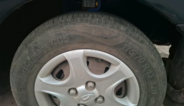 2011 Hyundai Accent GLE, CNG, Manual, 1,20,525 km, tyre