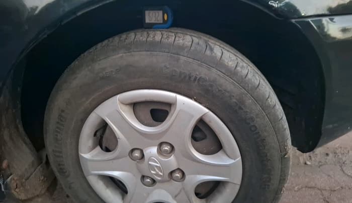 2011 Hyundai Accent GLE, CNG, Manual, 1,20,525 km, tyre