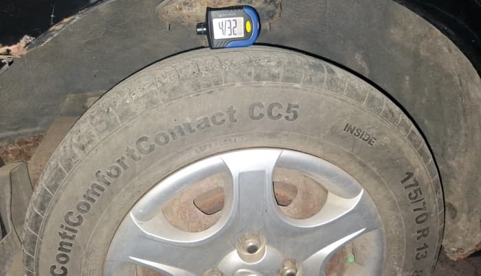 2011 Hyundai Accent GLE, CNG, Manual, 1,20,525 km, tyre