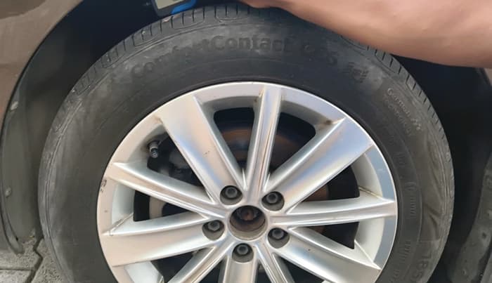 2016 Volkswagen Vento HIGHLINE PETROL AT, Petrol, Automatic, 47,820 km, tyre