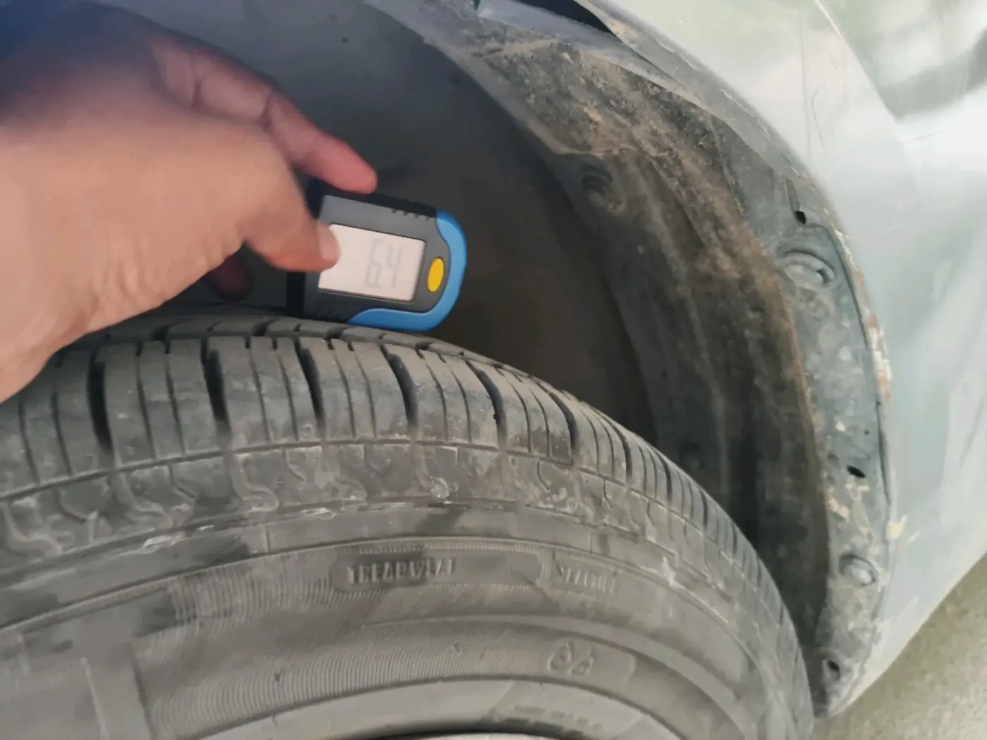 2012 Maruti Swift Dzire VXI, CNG, Manual, 1,35,444 km, tyre
