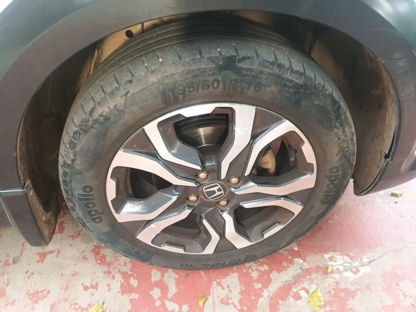 2018 Honda WR-V 1.2L I-VTEC VX MT, Petrol, Manual, 1,30,226 km, tyre
