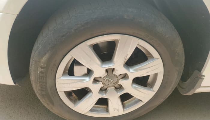 2011 Audi A4 2.0 TDI, Diesel, Automatic, 1,73,940 km, tyre