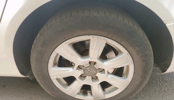 2011 Audi A4 2.0 TDI, Diesel, Automatic, 1,73,940 km, tyre