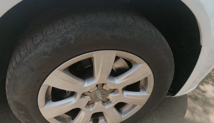 2011 Audi A4 2.0 TDI, Diesel, Automatic, 1,73,940 km, tyre