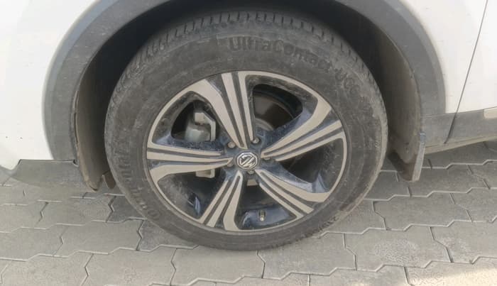 2024 MG ASTOR Sprint 1.5 MT (Ivory), Petrol, Manual, 17,299 km, tyre