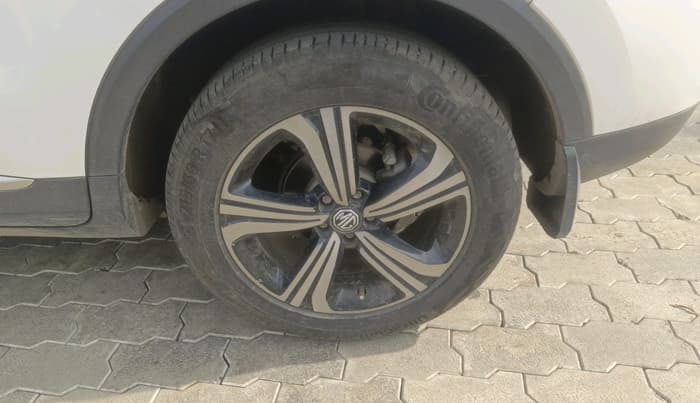 2024 MG ASTOR Sprint 1.5 MT (Ivory), Petrol, Manual, 17,299 km, tyre