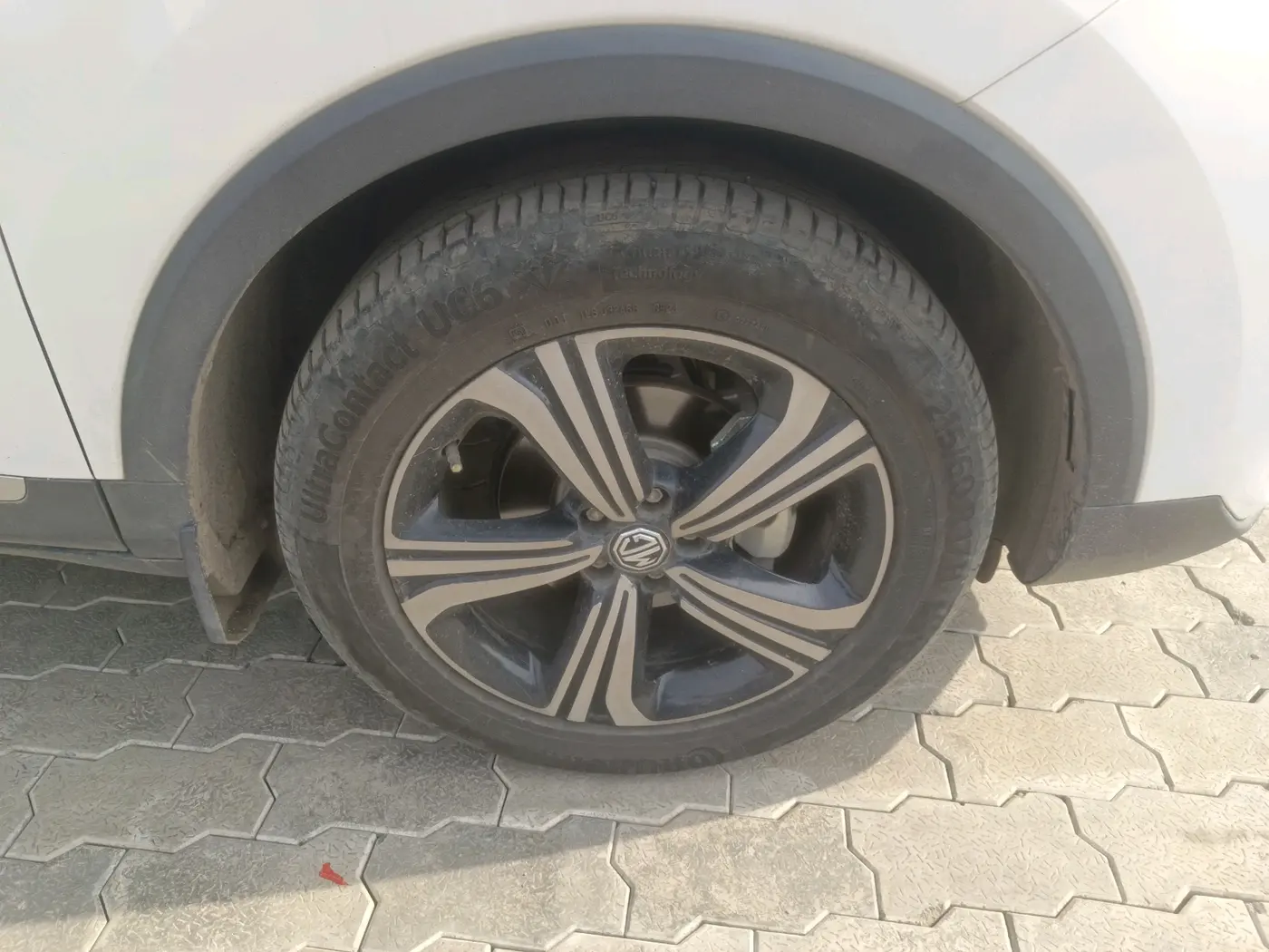 2024 MG ASTOR Sprint 1.5 MT (Ivory), Petrol, Manual, 17,299 km, tyre