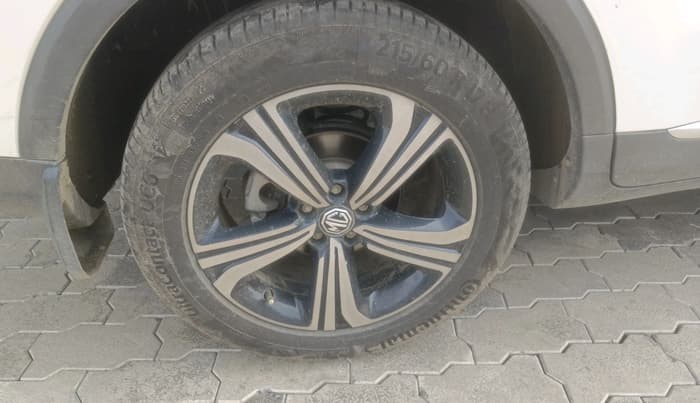 2024 MG ASTOR Sprint 1.5 MT (Ivory), Petrol, Manual, 17,299 km, tyre